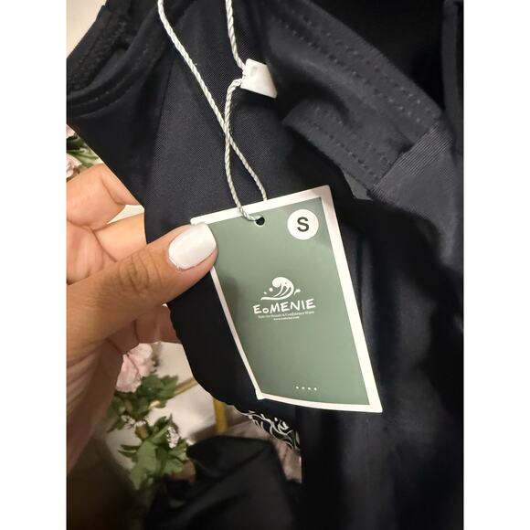 EoMenie small swim - Picture 4 of 4